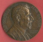Avers : AU DOCTEUR JEAN DARIER SES ELEVES SES AMIS PAUL RICHER F. 1921. - Tranche: bronze + poinçon. [...]