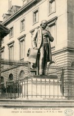 Statue de Claude Bernard devant le Collège de France - Paris