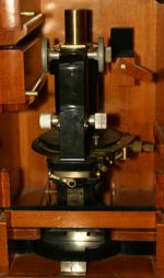 Microscope ayant appartenu au docteur Eugène Doyen