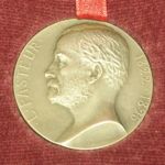 Petite médaille commémorative du premier congrès international de microbiologie