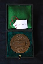 Médaille de récompense au Concours Nationaux décernée au Prof. labat
