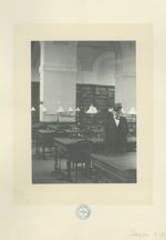 Ecole supérieure de pharmacie de Paris. Vue de la salle de lecture de la bibliothèque (avec un de se [...]