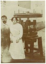 Edmond et Augustine Frogerais. Presse à fabriquer les capsules molles (1911)