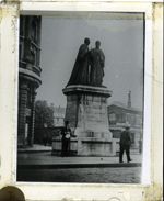 [Ancien monument Pelletier et Caventou, boulevard Saint-Michel (Paris)]