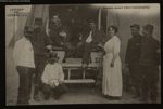 Croquis de Guerre 1914. Blessés venant d'être radiographiés