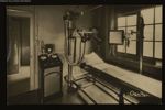 12. Hôpital-Hospice de Bernay. Salle de Radiographie. Collection artistique G.Walter - Reproduction  [...]