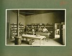[Le Grand Palais pendant la guerre] La pharmacie - Le Grand Palais pendant la guerre (1914-1915-1916 [...]